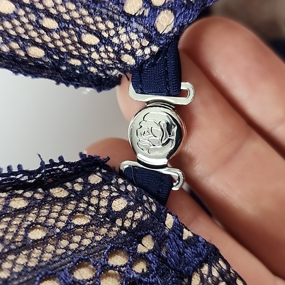 ⭐️2/ $30⭐️ La Vie en Rose Blue Mesh Nude Underwire Bra Magnetic Closure Size 34D - Picture 8 of 13